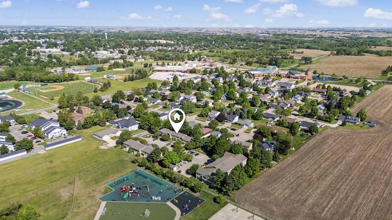 Townhouse for rent at 406 E 15th St, Pella, IA 50219