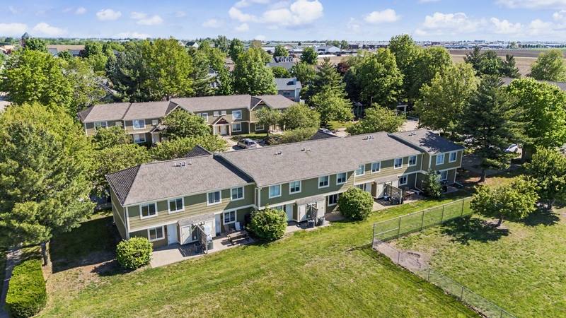 Townhouse for rent at 406 E 15th St, Pella, IA 50219
