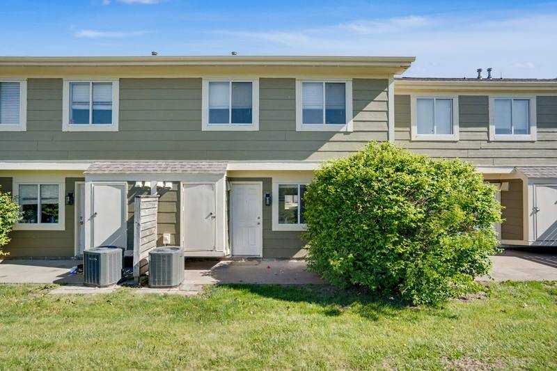 Townhouse for rent at 406 E 15th St, Pella, IA 50219
