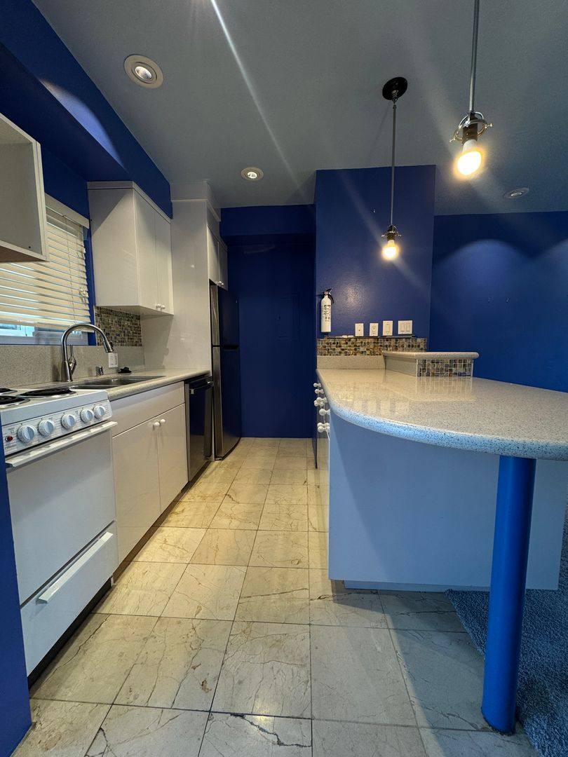 Apartment for rent at 445 Washington Blvd, Marina Del Rey, CA 90292