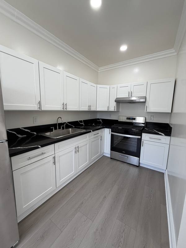 Apartment for rent at 1117 S Westlake Ave, Los Angeles, CA 90006