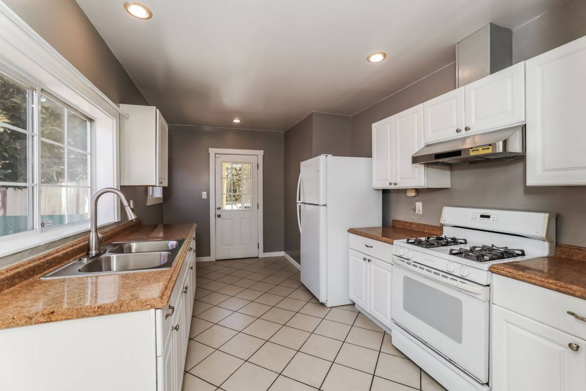House for rent at 4692 Congress Ave, Oakland, CA 94601