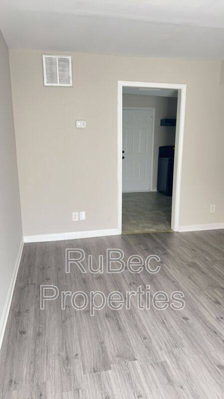 Townhouse for rent at 3109 Grierton Court #6, Charlotte, NC 28205