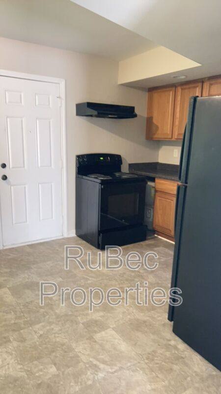 Townhouse for rent at 3109 Grierton Court #6, Charlotte, NC 28205