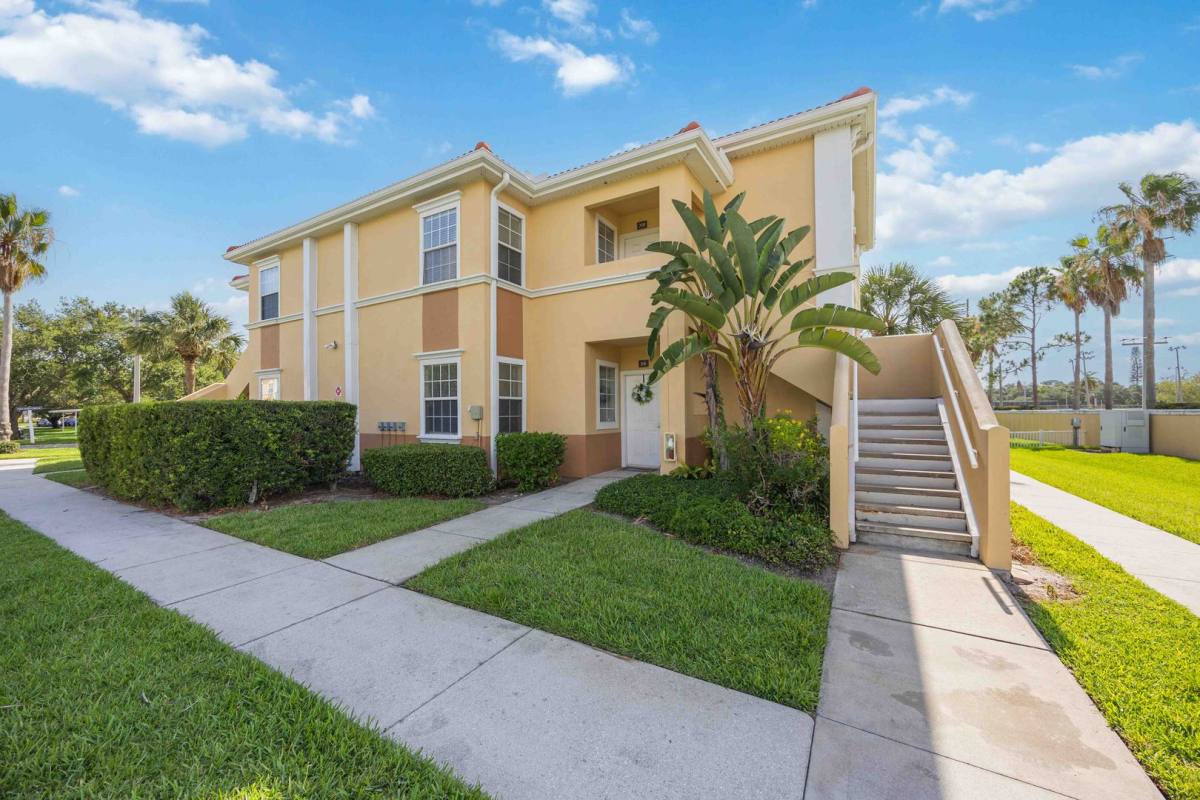 Condo for rent at 1195 Villagio Circle, Sarasota, FL 34237