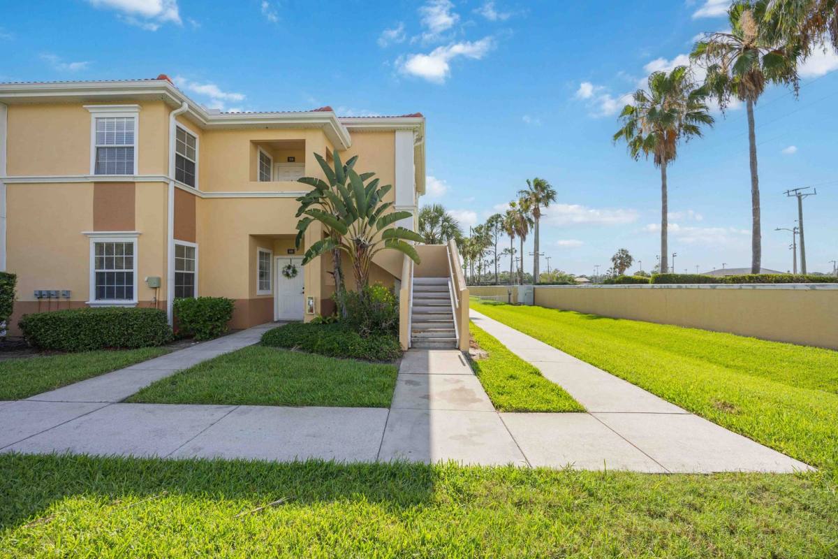 Condo for rent at 1195 Villagio Circle, Sarasota, FL 34237