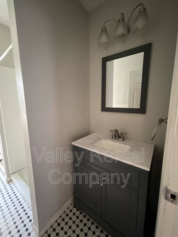 Apartment for rent at 84 Bridge St #1, Agawam, MA 01001