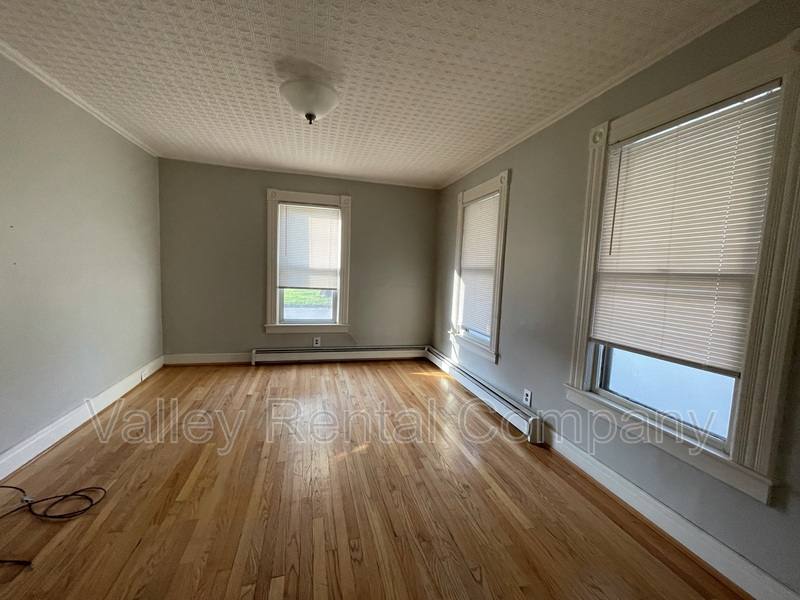 Apartment for rent at 84 Bridge St #1, Agawam, MA 01001