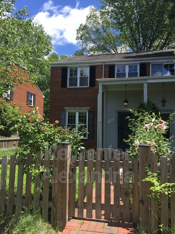 Townhouse for rent at 1610 Kenwood Ave, Alexandria, VA 22302