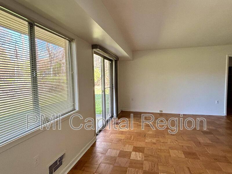 Condo for rent at 10620 Weymouth St #103, Bethesda, MD 20814