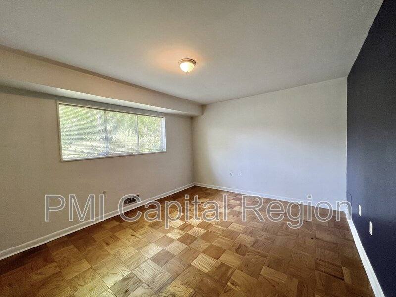 Condo for rent at 10620 Weymouth St #103, Bethesda, MD 20814