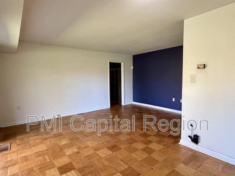 Condo for rent at 10620 Weymouth St #103, Bethesda, MD 20814