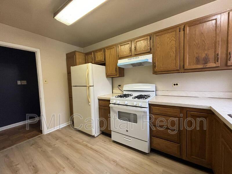Condo for rent at 10620 Weymouth St #103, Bethesda, MD 20814