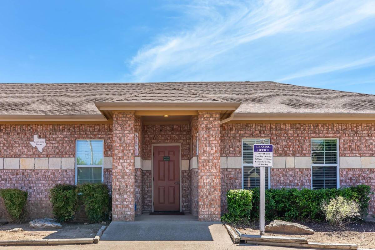 Townhouse for rent at 1001 E Washington St, Stephenville, TX 76401