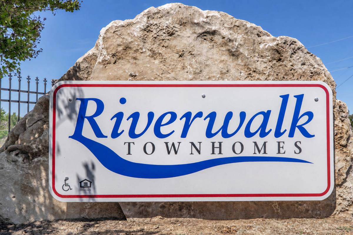 Townhouse for rent at 1001 E Washington St, Stephenville, TX 76401