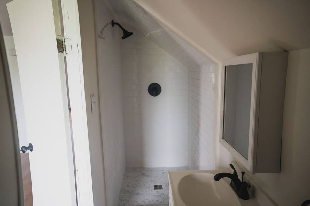 Apartment for rent at 914 Hellertown Rd, Bethlehem, PA 18015