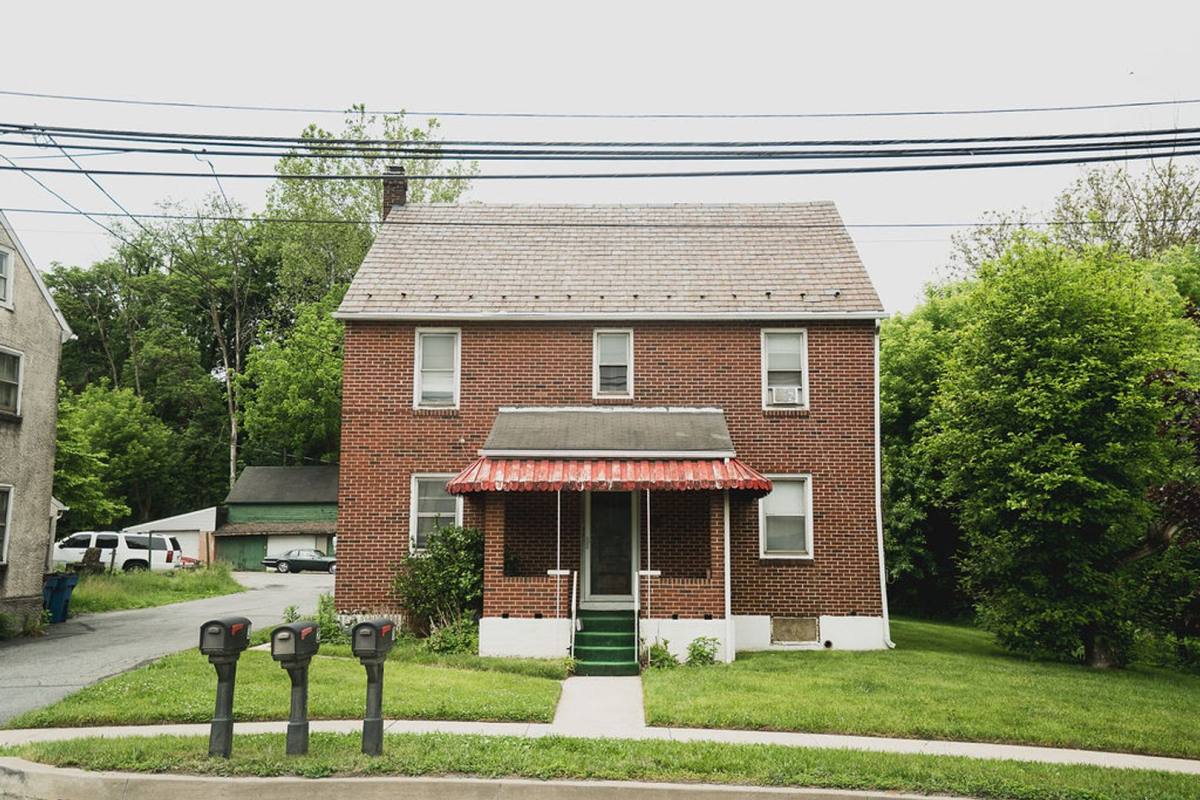 Apartment for rent at 914 Hellertown Rd, Bethlehem, PA 18015