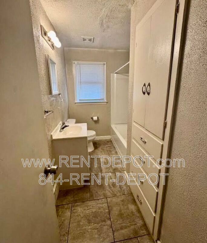 House for rent at 715 E Riverside Dr, Evansville, IN 47713
