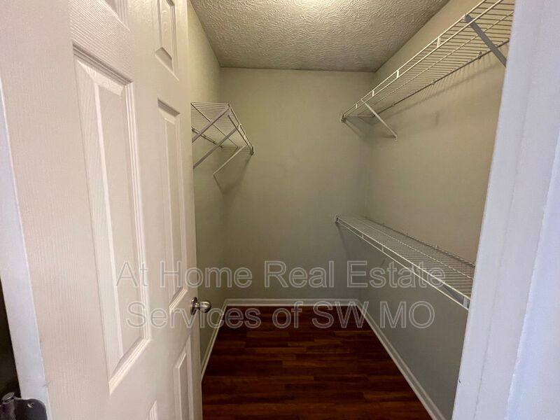 House for rent at 609 E Sunset St, Nixa, MO 65714