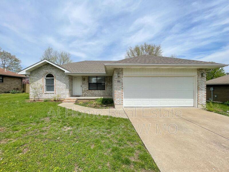 House for rent at 609 E Sunset St, Nixa, MO 65714