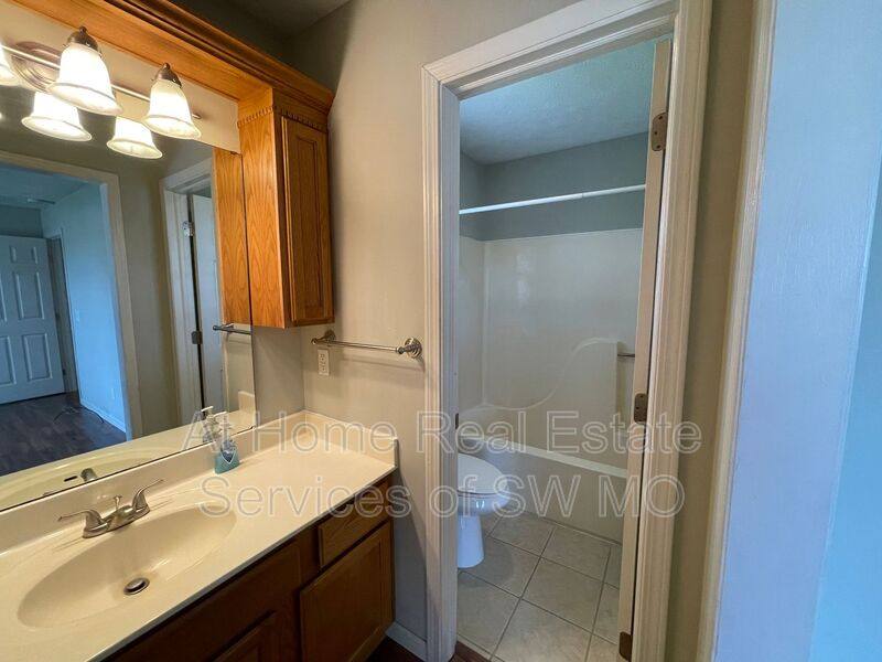 House for rent at 609 E Sunset St, Nixa, MO 65714