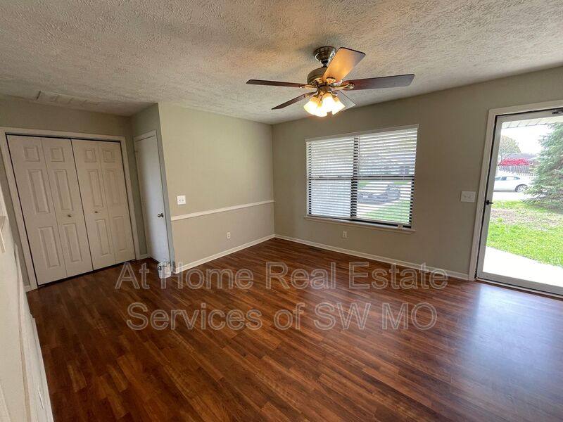 House for rent at 609 E Sunset St, Nixa, MO 65714