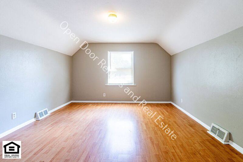 Apartment for rent at 3112 1 2 Thompson St, Fort Wayne, IN 46807