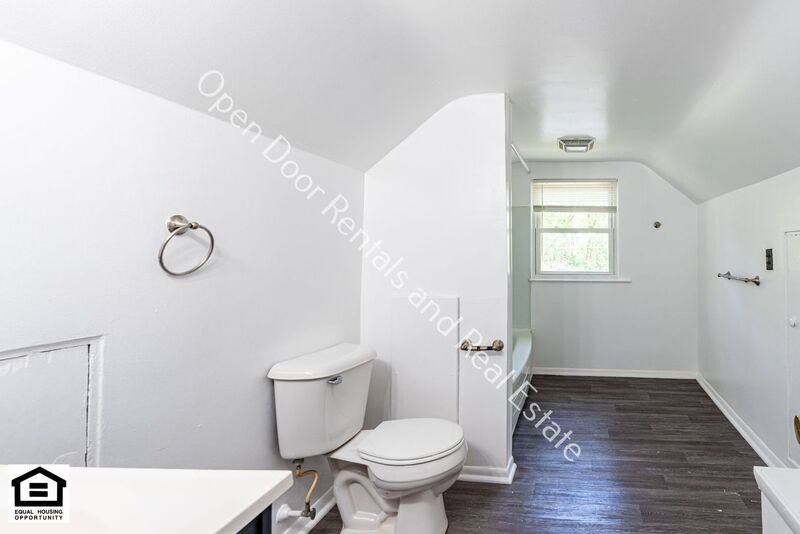 Apartment for rent at 3112 1 2 Thompson St, Fort Wayne, IN 46807