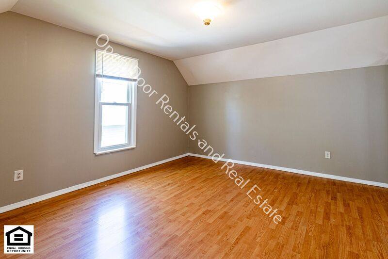 Apartment for rent at 3112 1 2 Thompson St, Fort Wayne, IN 46807