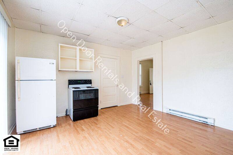 Apartment for rent at 608 Anderson Ave #1, Fort Wayne, IN 46805