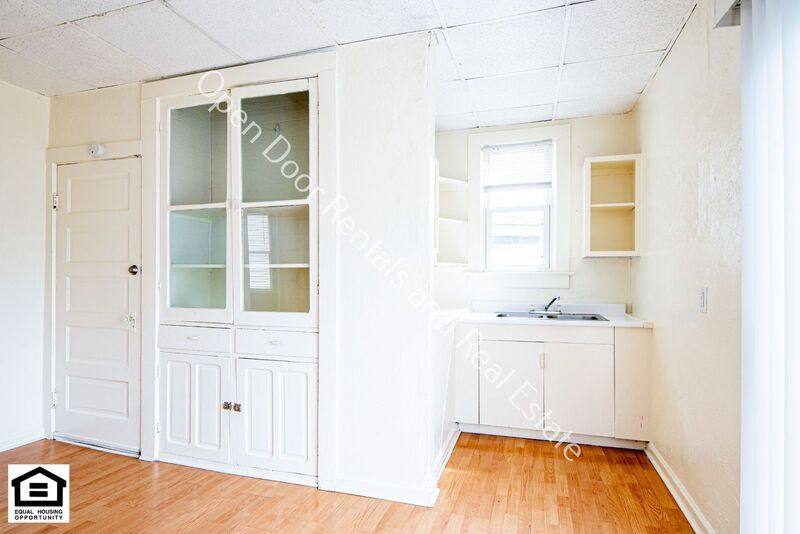 Apartment for rent at 608 Anderson Ave #1, Fort Wayne, IN 46805