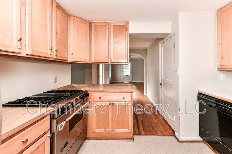 House for rent at 419 S Barton St, Arlington, VA 22204