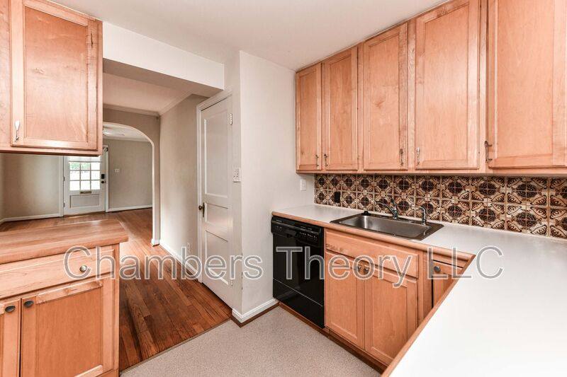 House for rent at 419 S Barton St, Arlington, VA 22204