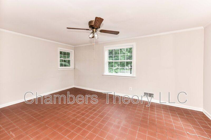 House for rent at 419 S Barton St, Arlington, VA 22204