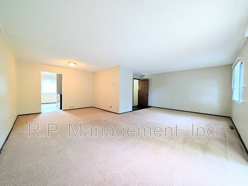 Townhouse for rent at 170 Wentworth Ave W E, Saint Paul, MN 55118
