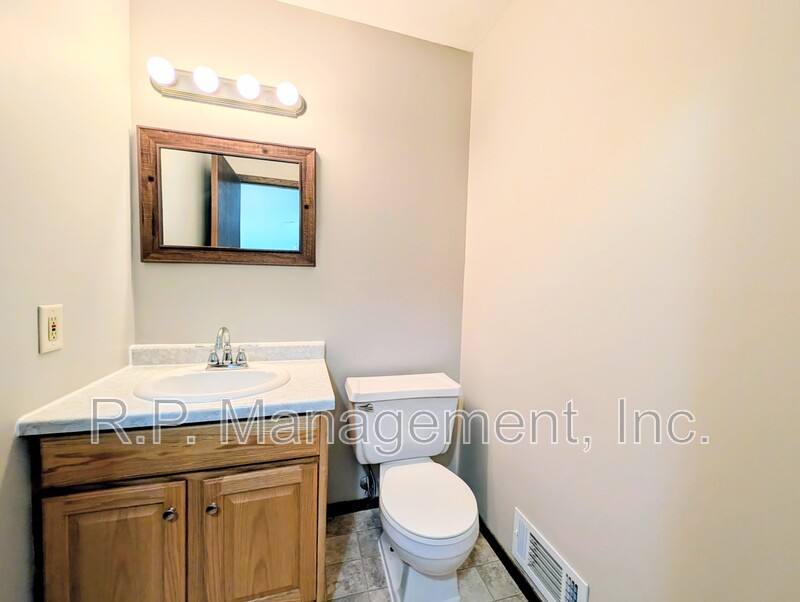Townhouse for rent at 170 Wentworth Ave W E, Saint Paul, MN 55118