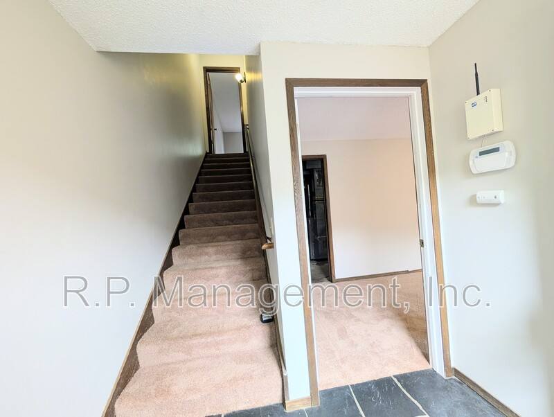 Townhouse for rent at 170 Wentworth Ave W E, Saint Paul, MN 55118