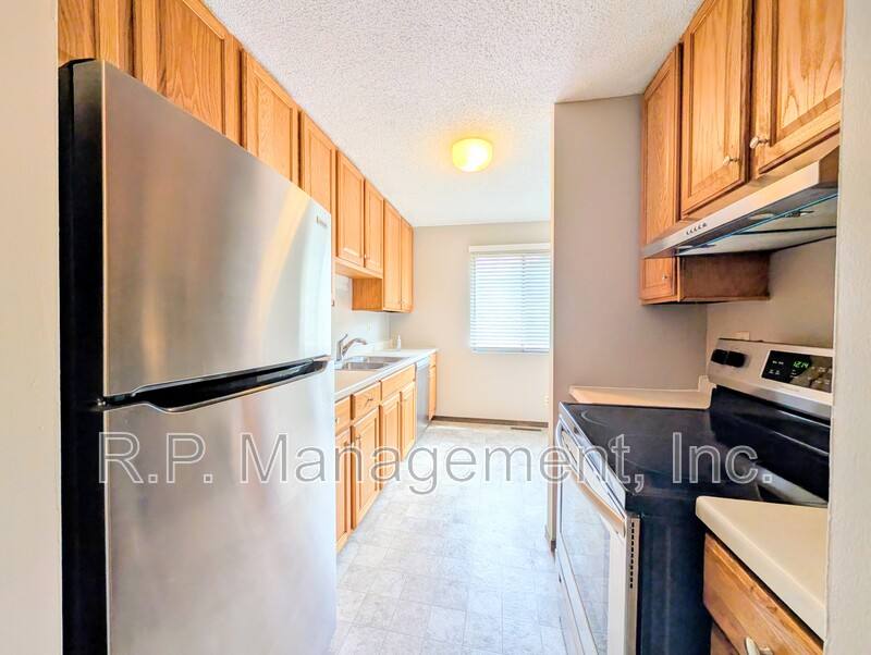 Townhouse for rent at 170 Wentworth Ave W E, Saint Paul, MN 55118