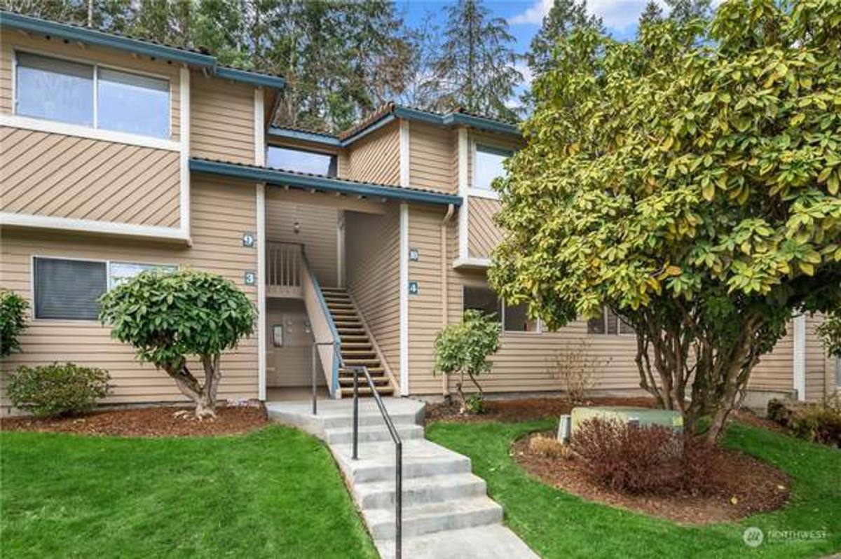 Apartment for rent at 17527 149th Ave SE, Renton, WA 98058
