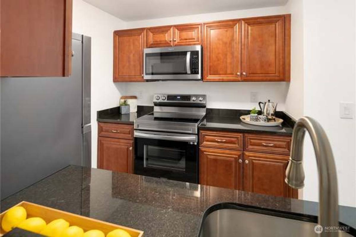 Apartment for rent at 17527 149th Ave SE, Renton, WA 98058
