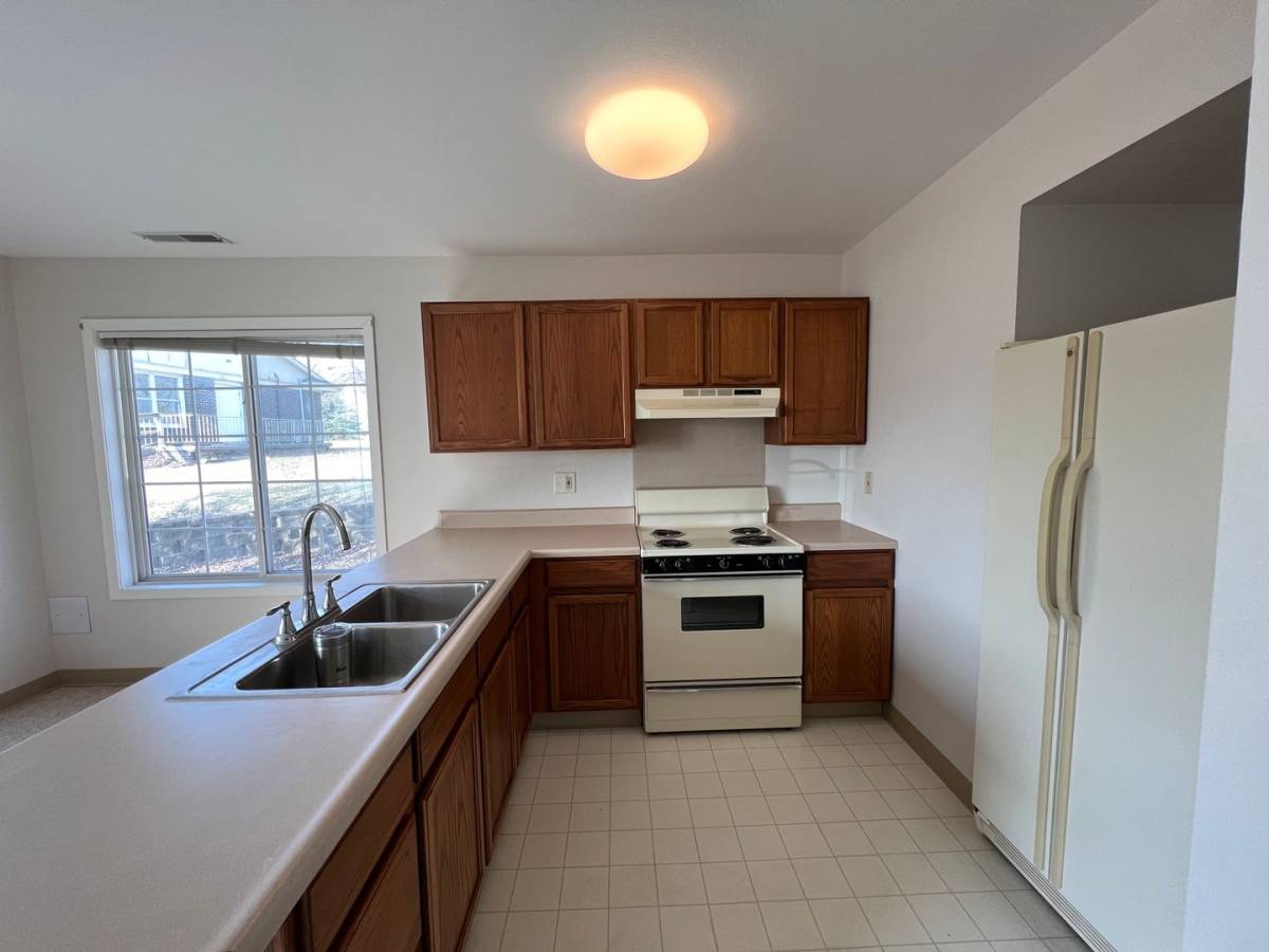Apartment for rent at 1806 Main St, Gowrie, IA 50543