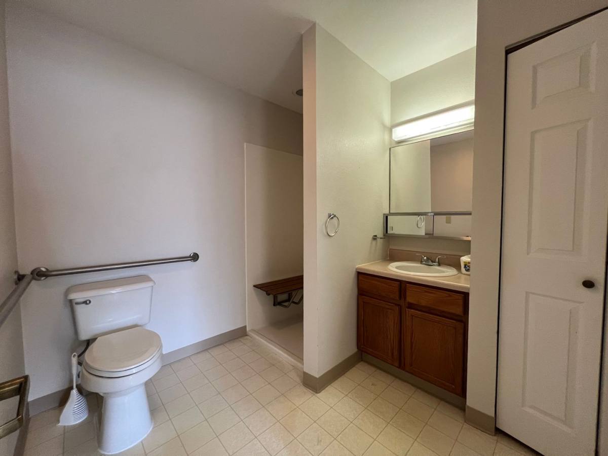 Apartment for rent at 1806 Main St, Gowrie, IA 50543