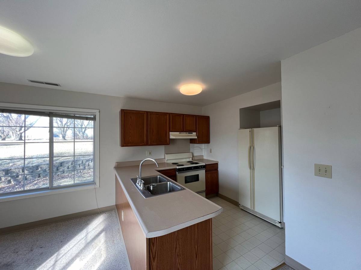 Apartment for rent at 1806 Main St, Gowrie, IA 50543