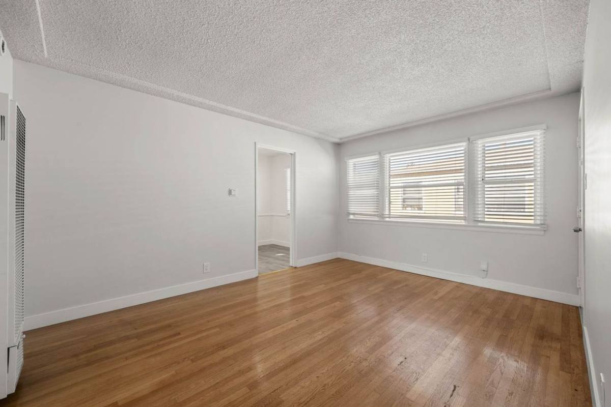 Apartment for rent at 6036 10th Ave, Los Angeles, CA 90043