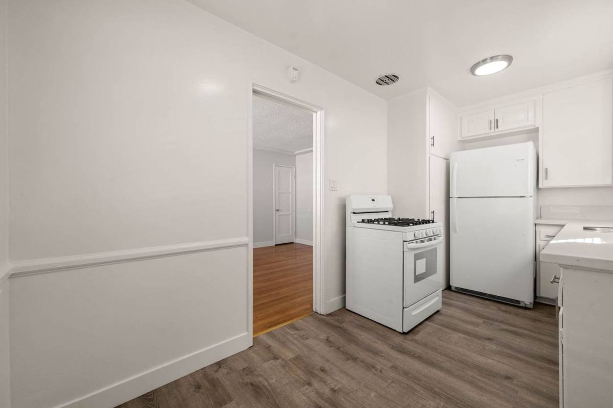 Apartment for rent at 6036 10th Ave, Los Angeles, CA 90043