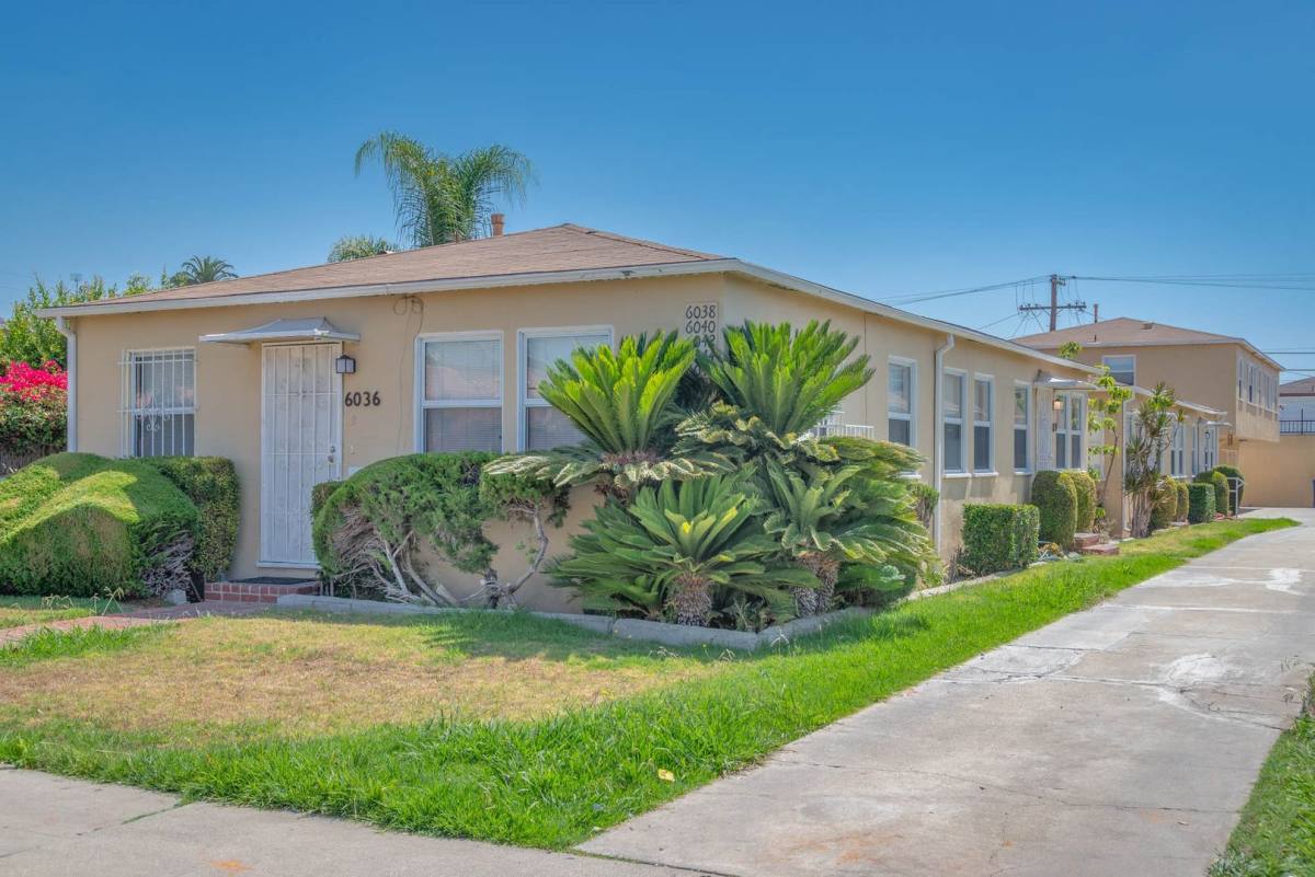 Apartment for rent at 6036 10th Ave, Los Angeles, CA 90043