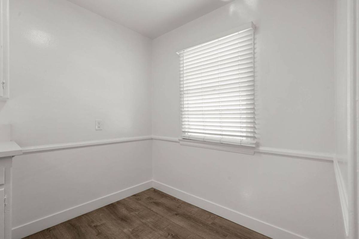 Apartment for rent at 6036 10th Ave, Los Angeles, CA 90043
