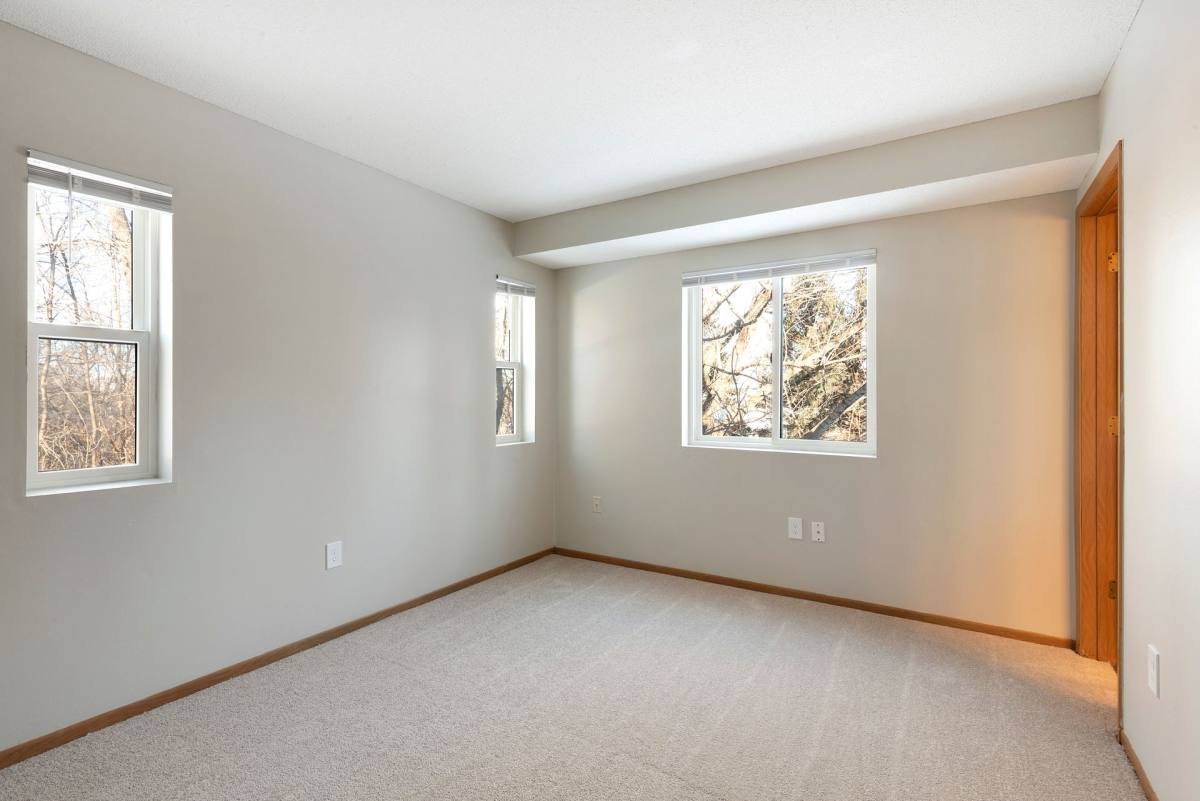 Townhouse for rent at 14200 43rd Ave N, Minneapolis, MN 55446