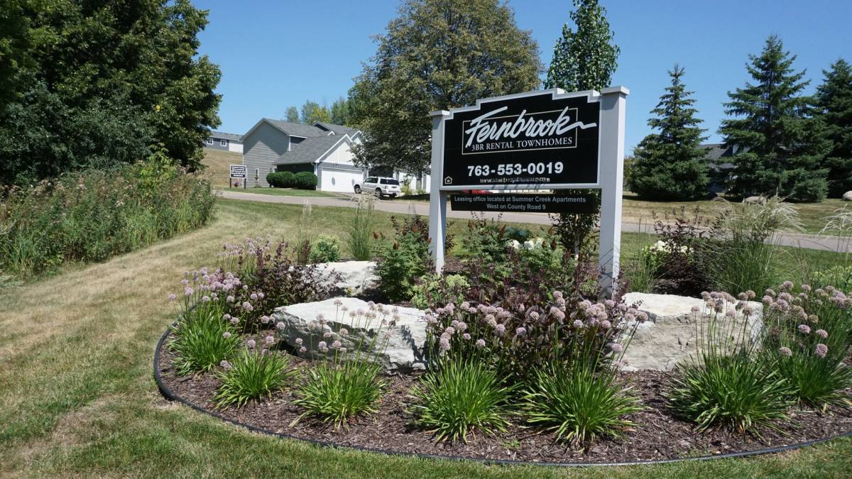 Townhouse for rent at 14200 43rd Ave N, Minneapolis, MN 55446