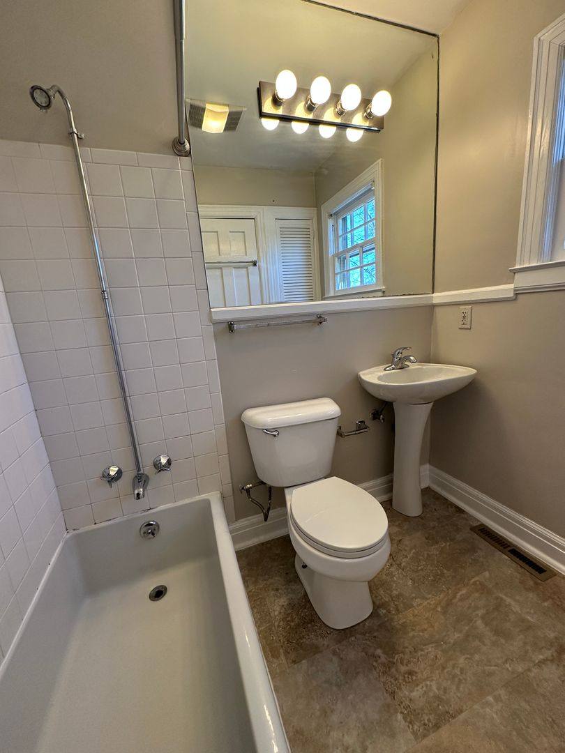 House for rent at 653 Montclair Dr, Lexington, KY 40502